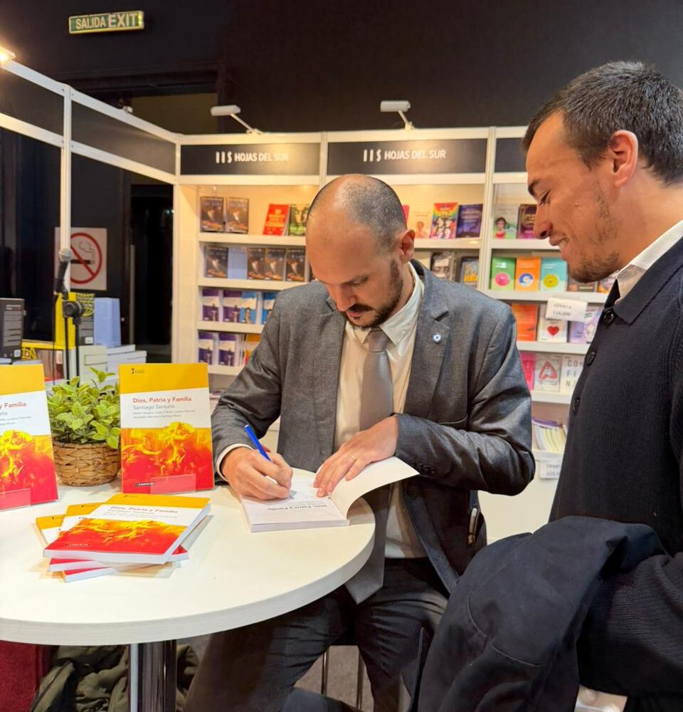 Santiago Santurio presentó su libro «Dios, Patria y Familia» en el Colegio Máximo de San Miguel