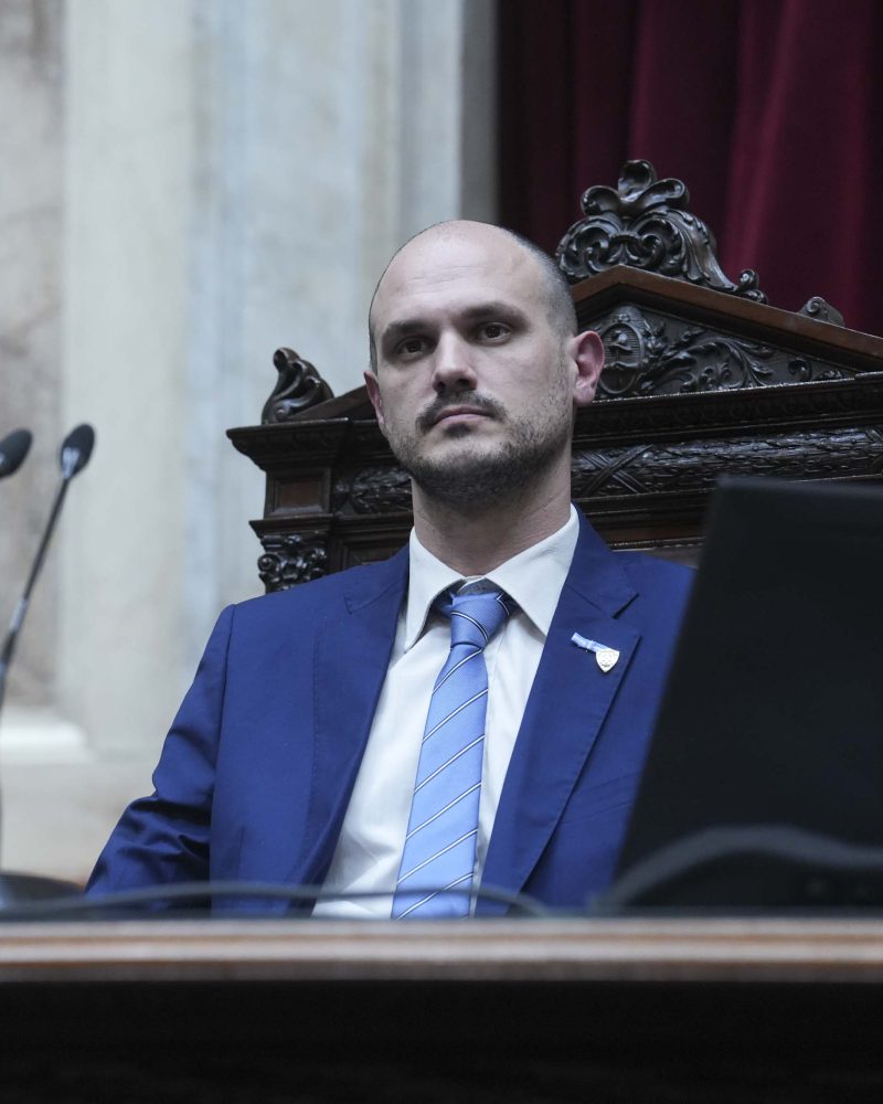 Santiago Santurio, Diputado Nacional, sentado en su banca de la Cámara de Diputados