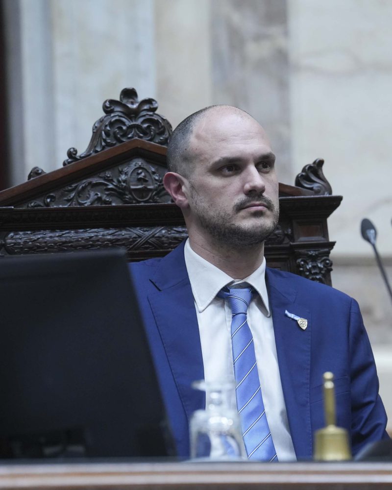 Santiago Santurio, Diputado Nacional, en su banca de la Cámara de Diputados